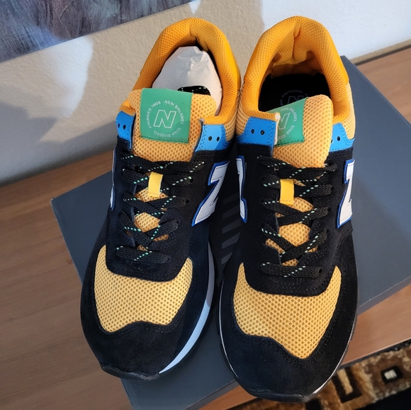 New Balance Classic shoes new in box - Picture 3 of 5